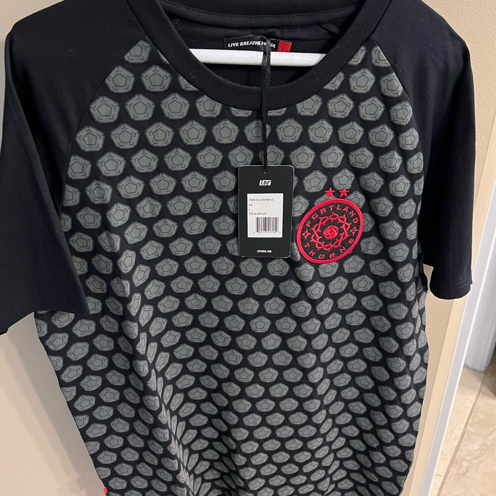 Live Breathe Futbol - Portland Thorns - NEW Large